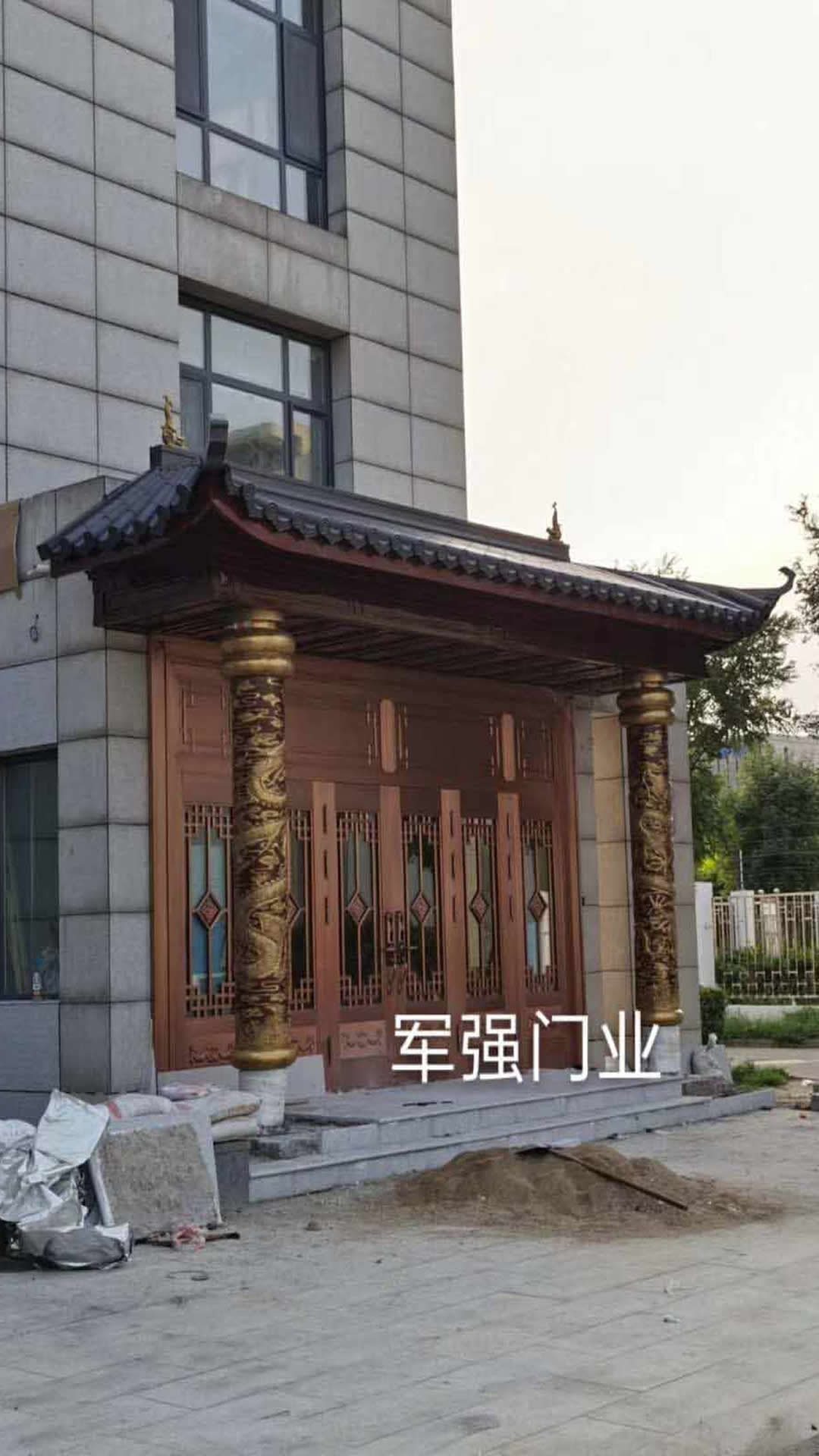 天津獨棟別墅銅門帶雨棚龍柱