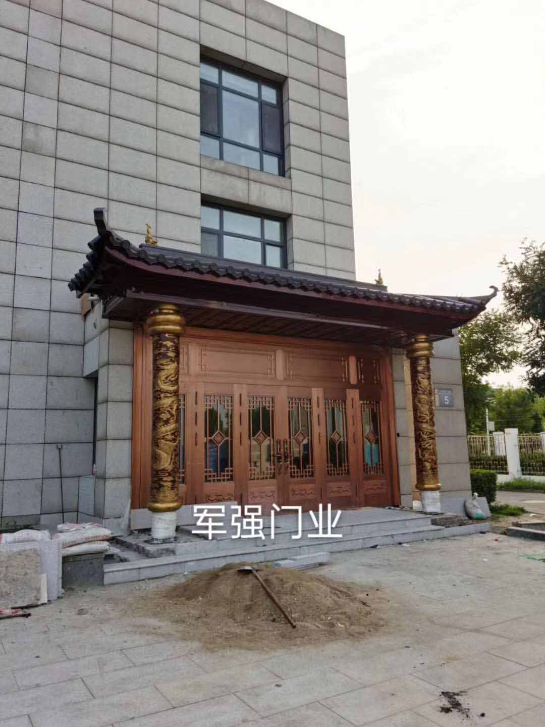 天津獨棟別墅銅門帶雨棚龍柱